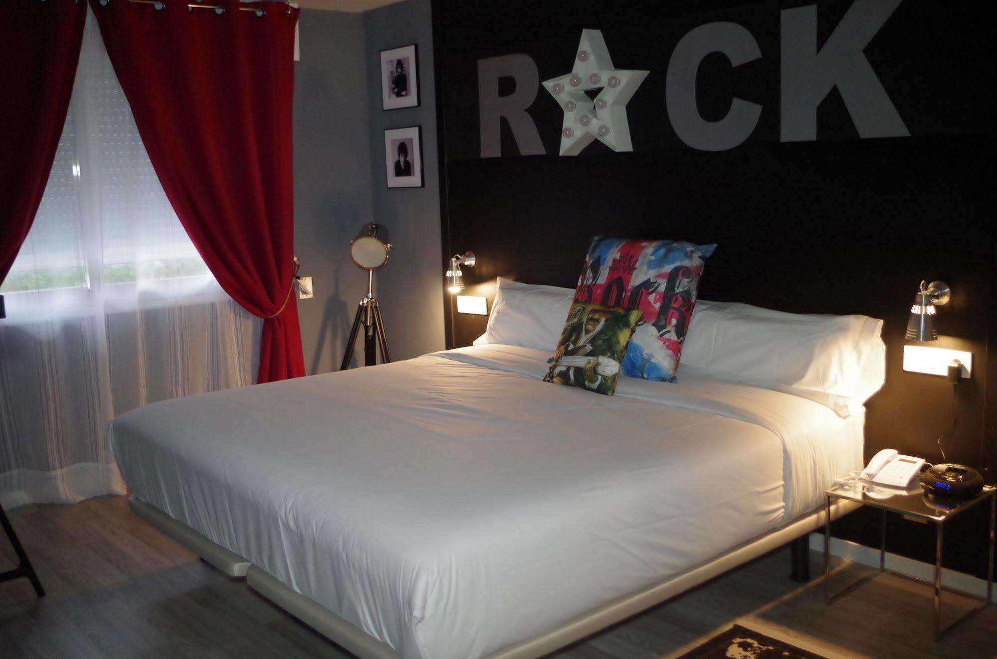 Hotel Apartamentos Rock Star Taboadela Eksteriør billede